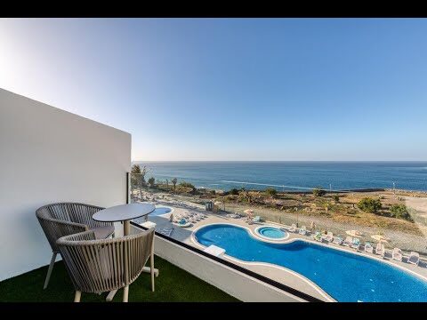 Diversión y Relax en Piscinas con Jacuzzi Integrado
