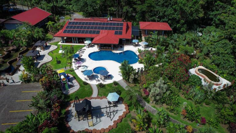 Descubre la experiencia rejuvenecedora en piscinas termales