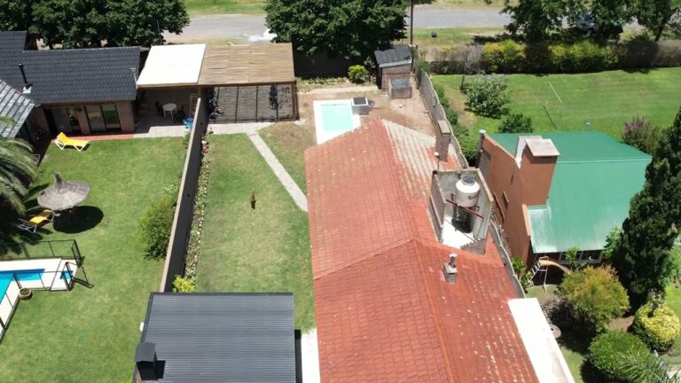 Disfruta del Agua y el Sol en Piscinas con Solarium